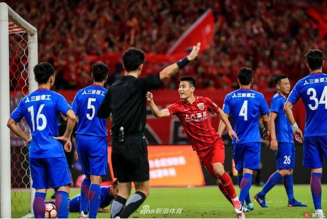 观点:申花已无法抗衡上港 已让球迷忍无可忍