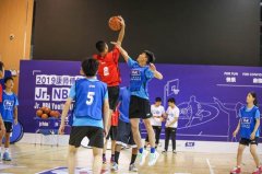 路易斯·威廉姆斯空降魔都 助阵康师傅饮用水Jr. NBA大咖青训营